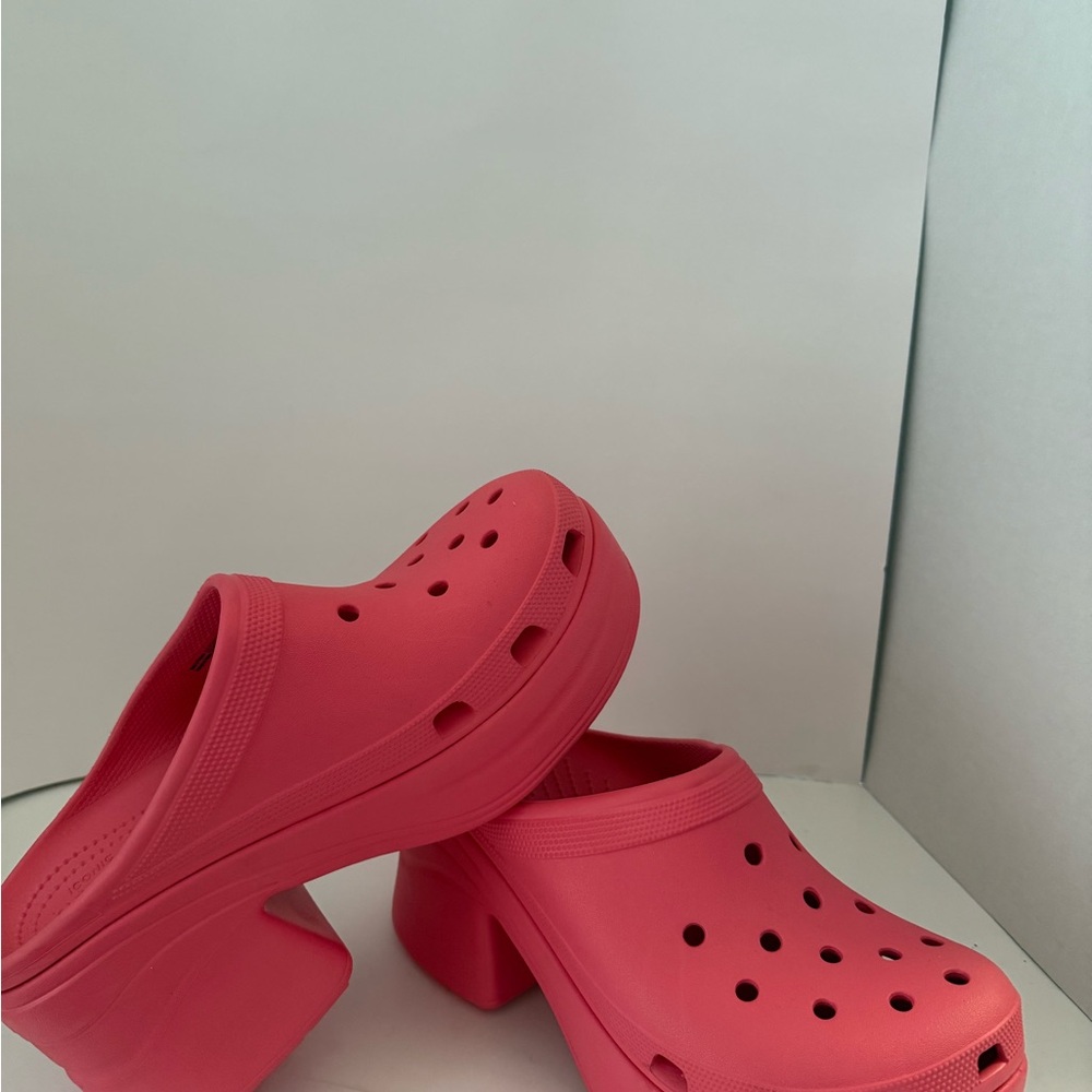CROCS Women's Bold Pink Platform Shoes